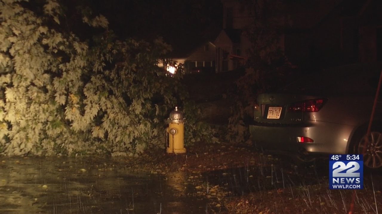 Thousands without power, storm damage reports across western ...