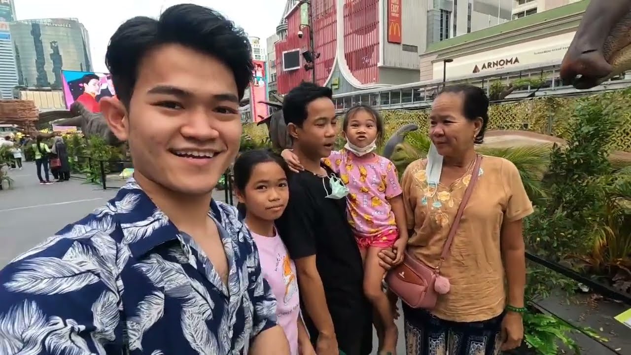 ไปดูมังกรหน้าเซ็นทรัลกัน ANO