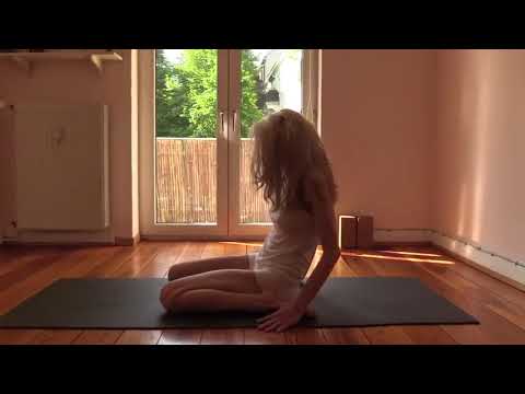 Waking up with flocke heart moning yoga. - YouTube