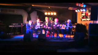 Miniatura de vídeo de "Endow County Ukulele Orchestra - Born To Be Wild"