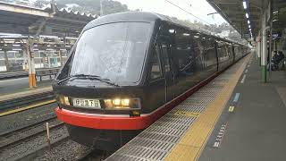 黒船電車（伊豆急行2100系。リゾート21）と発車メロディー。JR伊東線の熱海駅。R6/3（静岡県旅行）Izukyu THE BLACK SHIP TRAIN Shizuoka JAPAN TRAIN