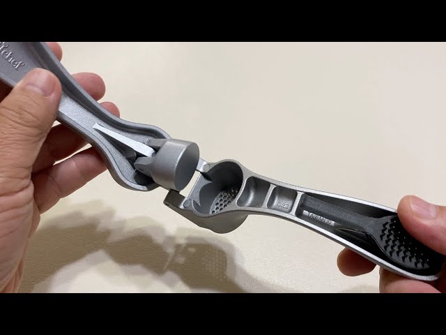 Have you seen how AMAZING the Pampered Chef Garlic Press is! This is one of  those items I just CAN'T live without! Check out the video!