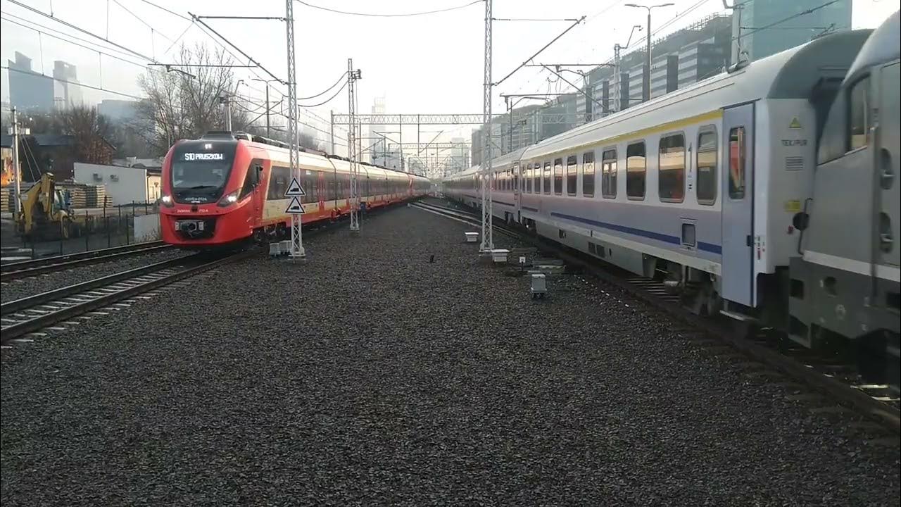 Pociąg SKM linii S10 i pociąg EIC "BERLINWARSZAWAEXPRESS" wjeżdżają