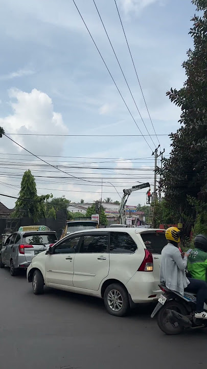 gangguan tiang PLN ditabrak truk #pln #palembang #plnterbaik #viralvideo