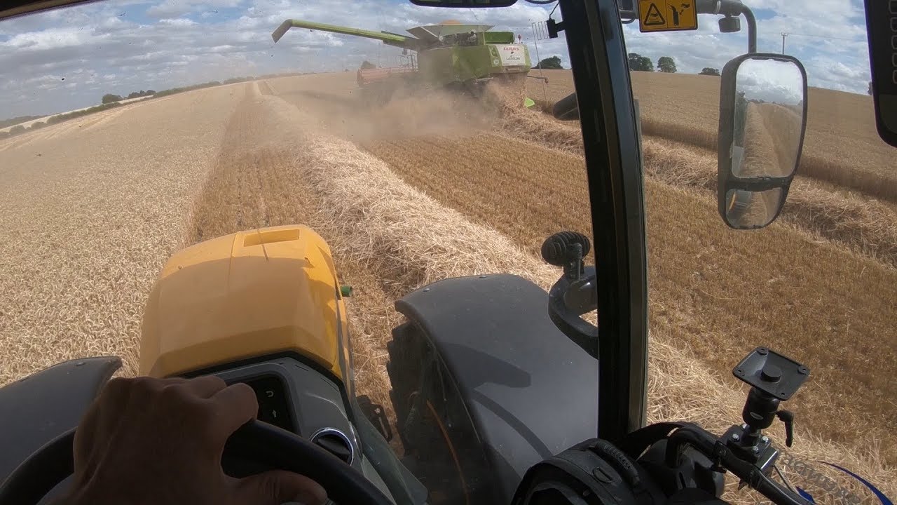 JCB FASTRAC and CLAAS Lexion bringing in the HARVEST