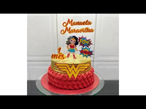 BOLO MULHER MARAVILHA C/ ESPÁTULA DE TEXTURA E MUITO BRILHO