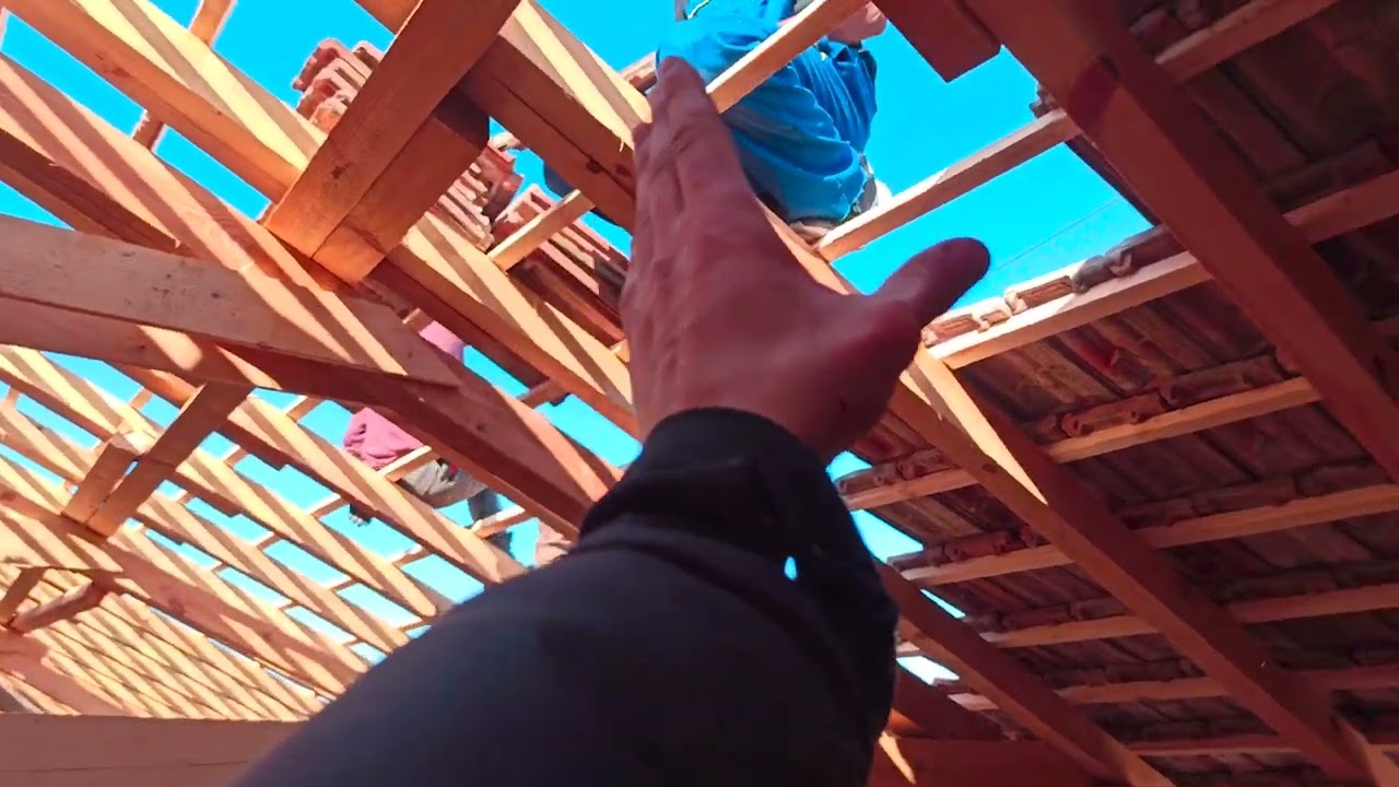 Полагане на Цигла на Покрива на Плевника - Втора Част / Живот на Село