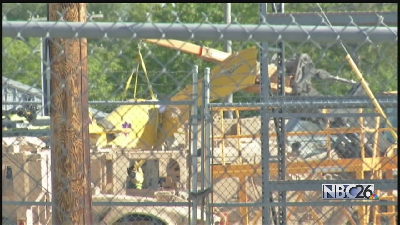 Two Dead in Oshkosh Plane Crash - YouTube