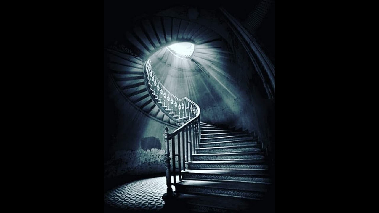 Сон приснилась лестница. Мрачная лестница. Винтовая лестница. Лестница вниз. Лестница в темноту.