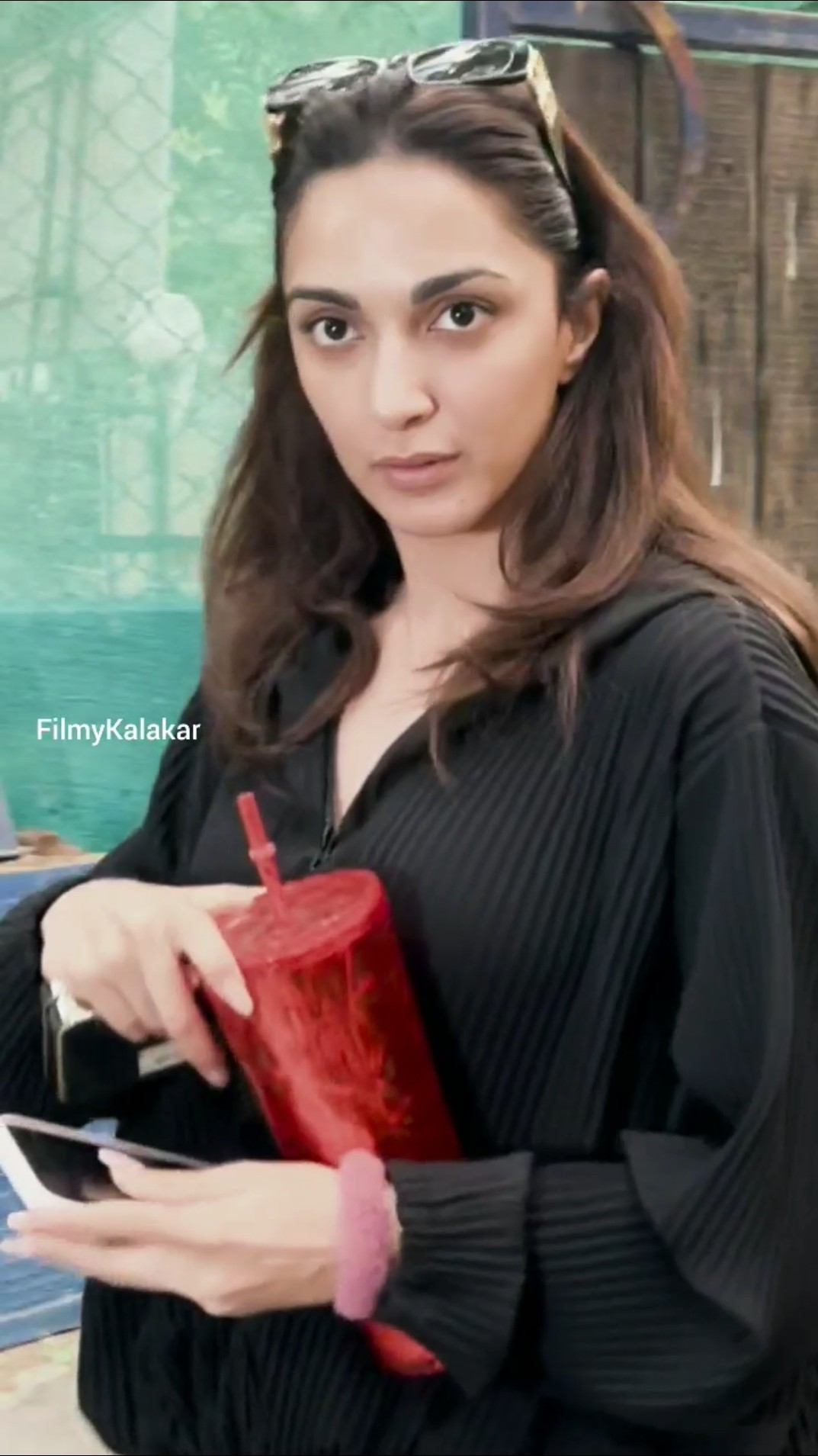 She is simply gorgeous and has a great skin ? #filmykalakar #kiaraadvani
