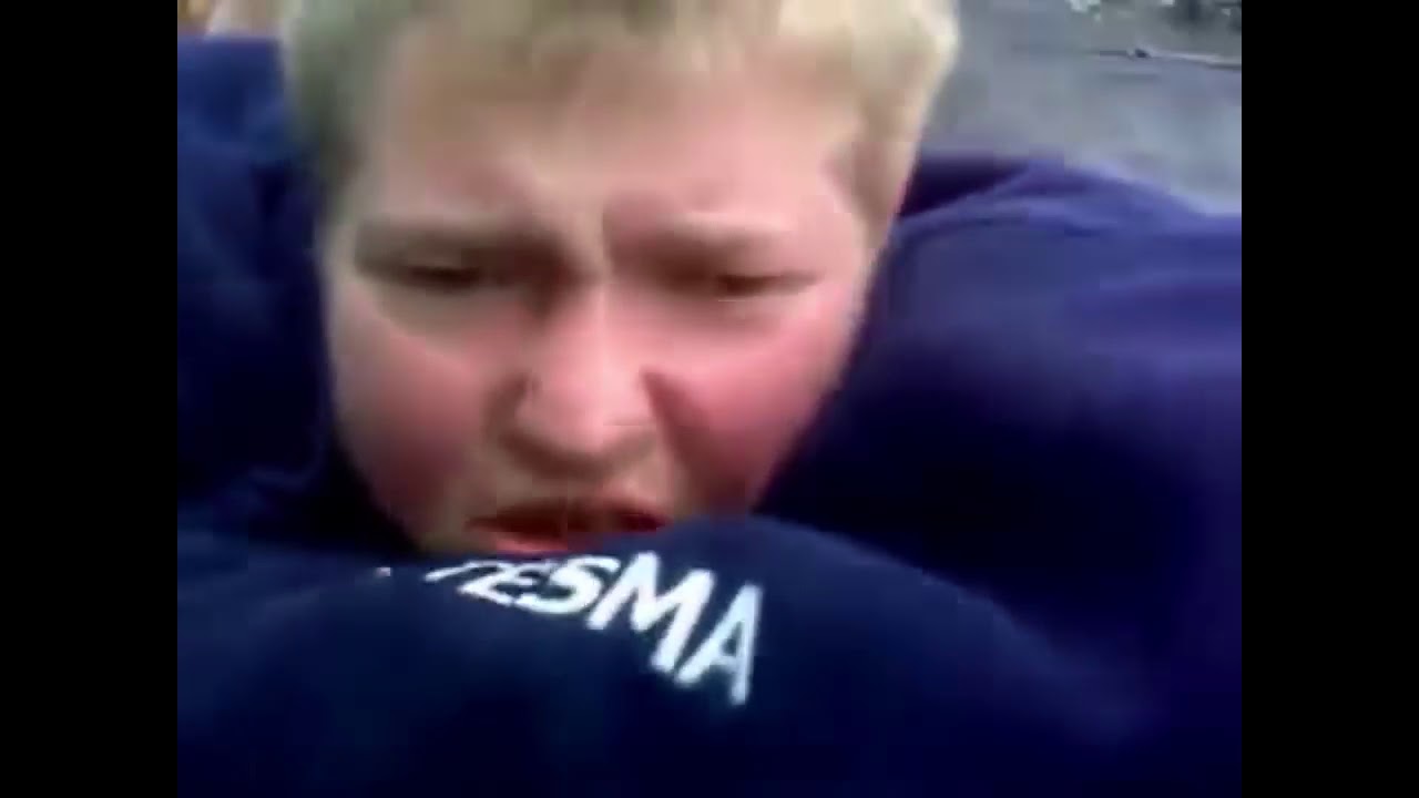 Денчик слазит