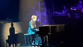 Weekend In New England - Barry Manilow @ the dunken donuts center