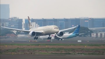 Pesawat Etihad Airways Landing di Bandara Soekarno Hatta CGK Jakarta
