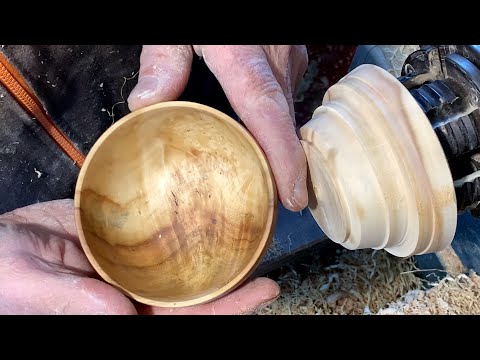 Richard Raffan turns a nut bowl for the 35th. 4-Ways project