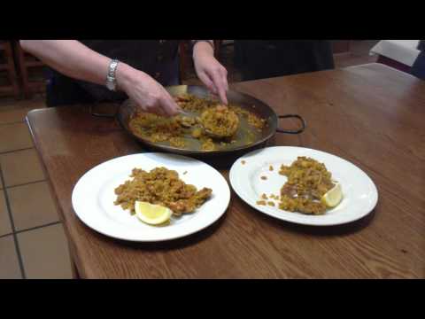 Vídeo: Com Cuinar El Llenguado En Una Paella