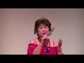 菅原敬子さんがおおとり舞の新曲「炎の舞」を歌う。平成30年5月23日。中野芸能劇場にて。