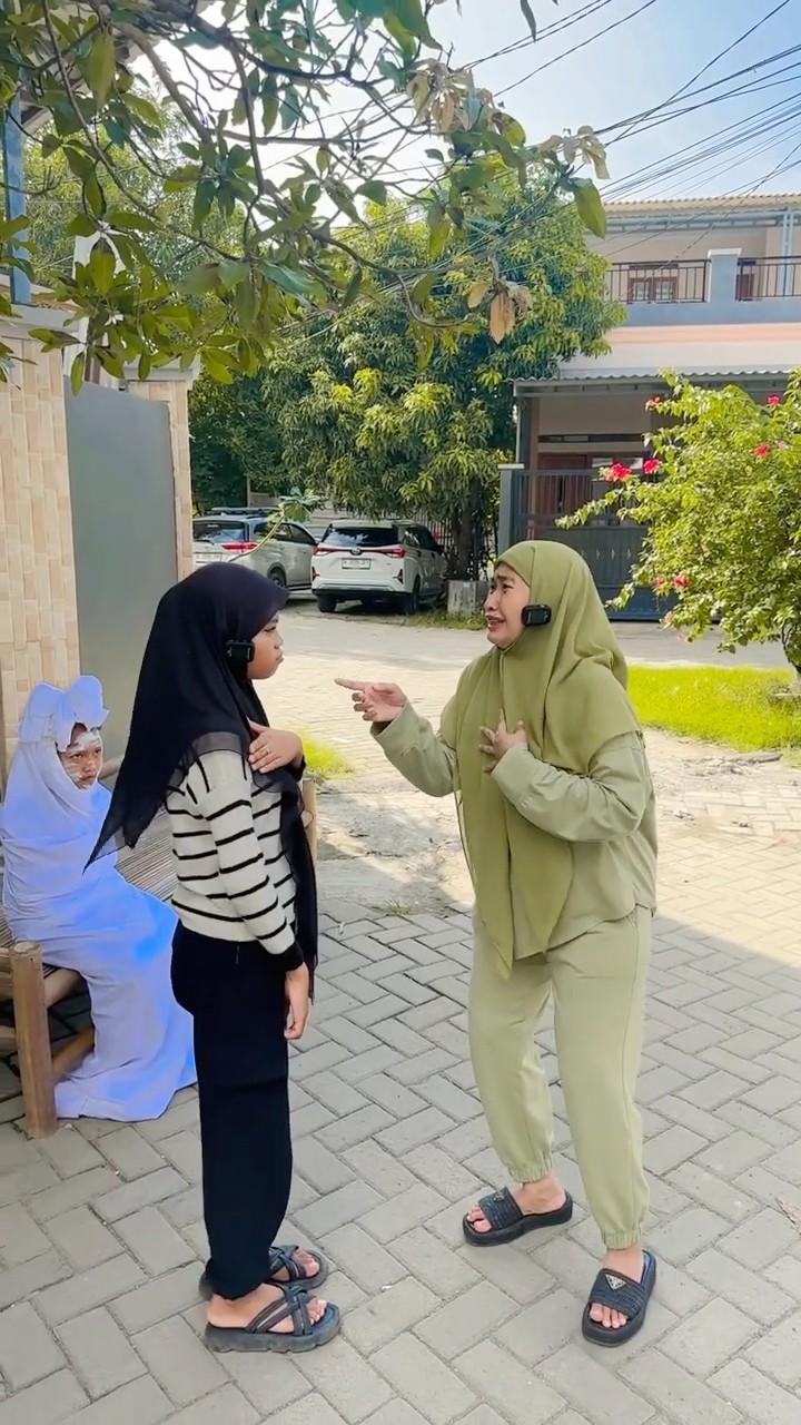 ADA POCONG ?