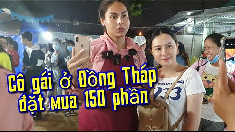DIVA Cát Thy | Trai đẹp gái xinh đến mua bánh tráng và chụp hình với Cát Thy.