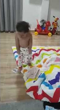 Bayi tidak mau pakai baju