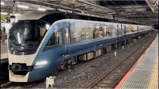 E261系RS2編成が回送電車として警笛を鳴らして大宮駅7番線を発車するシーン（2022.10.1）