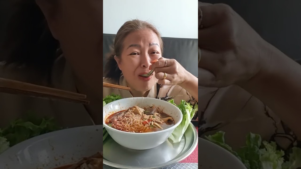 ซดก๋วยเตี๋ยวเป็ดแซบๆจร้า