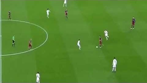 Modric aggressiveness vs Busquets resistance of pressure 45th minute