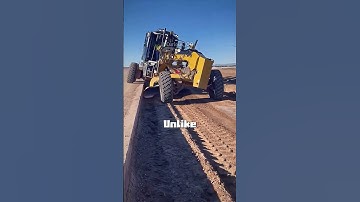 Why is the blade of a grader installed in the middle of the vehicle？#satisfying  #knowledge #facts