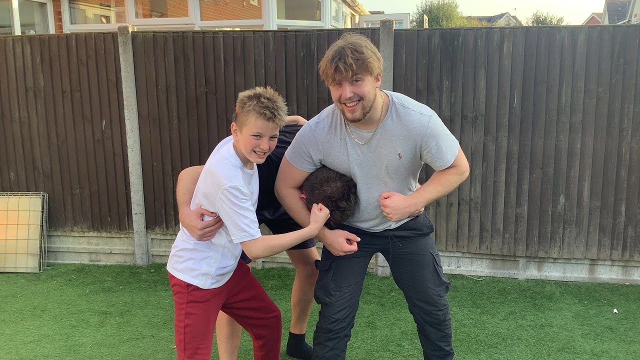 Уморительный семейный рестлинг-матч «Дядя Чарли вернулся»