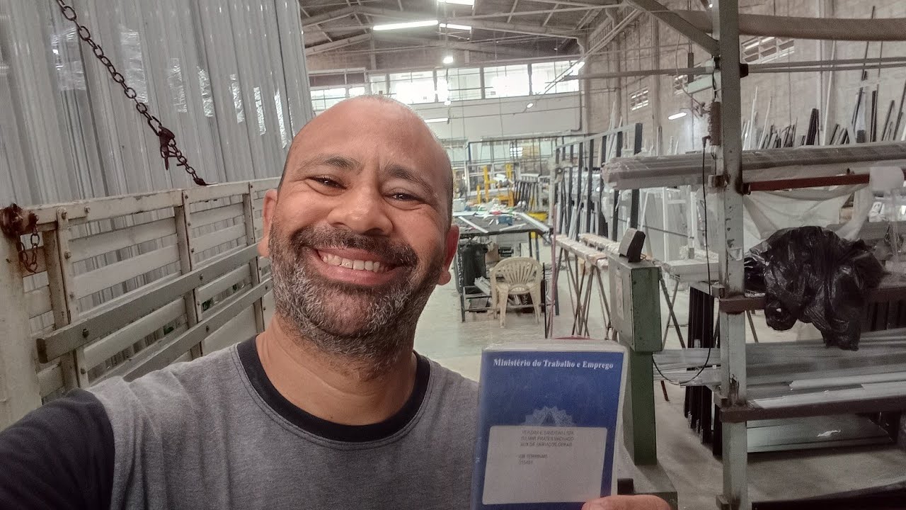 CONSEGUI UM EMPREGO! O plano para limpar meu nome e me organizar.