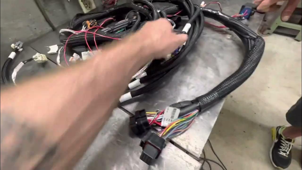GM 24x and 58x Crank Sensor Connector - YouTube