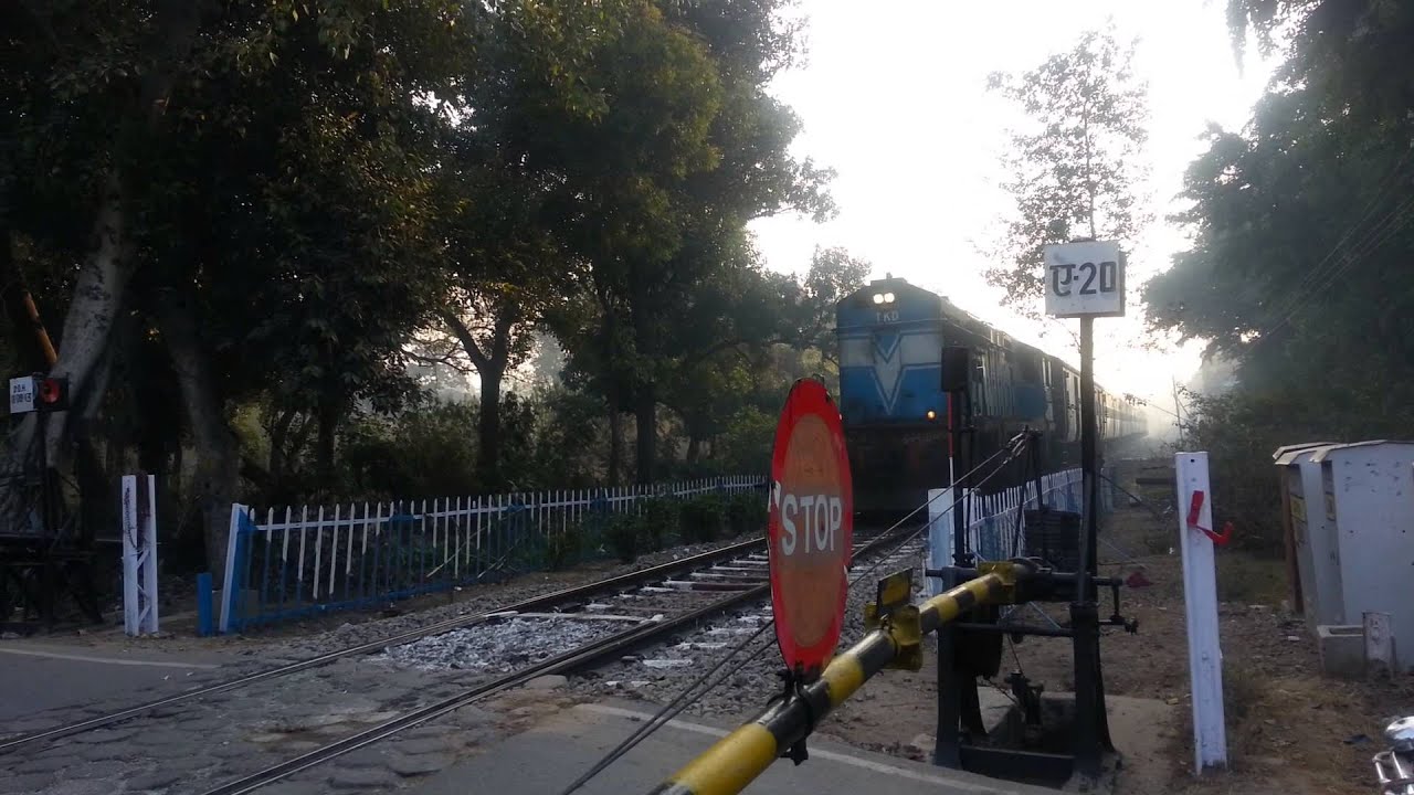 AmbalaSri Ganganagar passenger Passing from 20no LC Patiala. YouTube