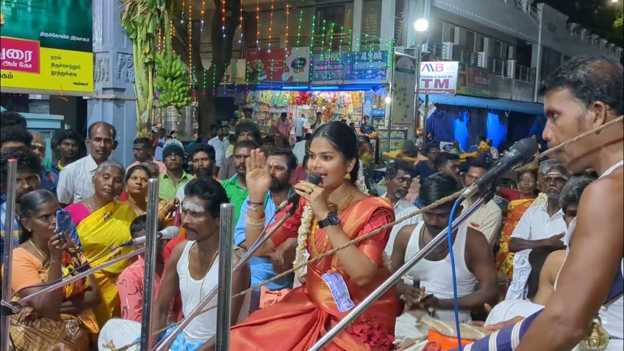 மாதவி வில்லுப்பாட்டு நிகழ்ச்சி குலசை முத்தாரம்மன் கோவிலில் 1000 பால்குட அபிஷேகத்தின் போது நடைபெற்றது