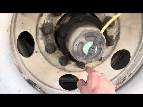Disconnecting trailer air whole from rim