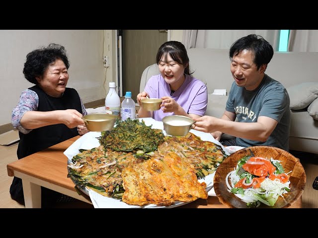 Korean Pancakes made of seafoods, green onion and Kimchi😋VLOG in in-law's house🍕Kitchen Garden class=