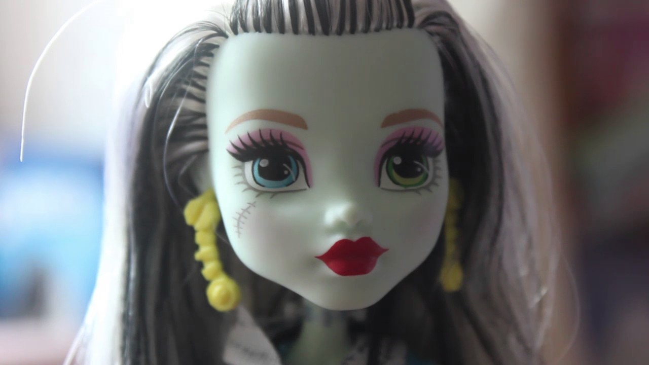 Кукла Monster High Фрэнки Штейн Первый день в школе