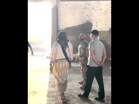 طارق صالح يتفقد الصالة الرياضية في المخا ويوجه ببناء مجمع رياضي حديث