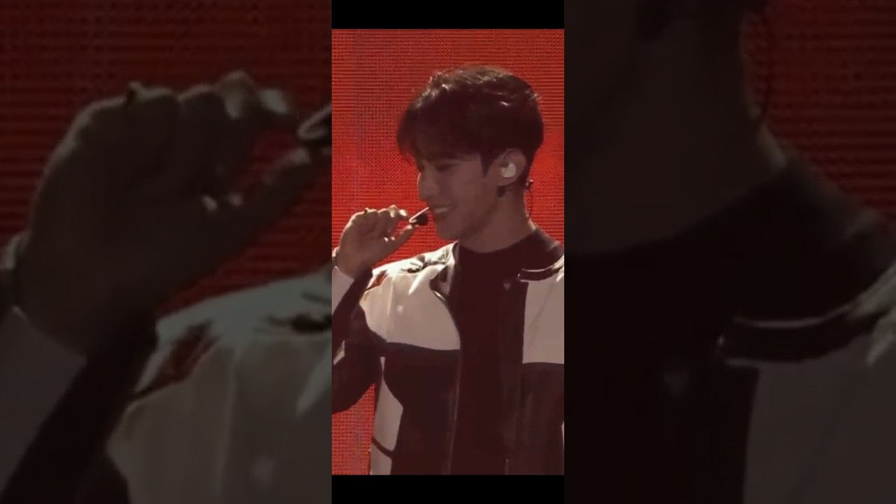 DK trying not to laugh during his intro in ‘HOT’ because of jeonghan 😆 
