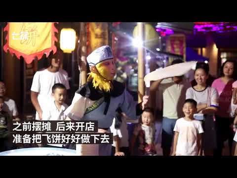 Young man dressed as Monkey King makes roti prata and wows passers-by