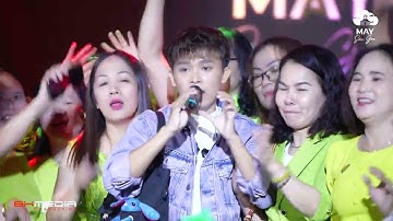 Khán giả vây kín hát cùng Hồ Văn Cường bài hát " Vầng Trăng Cô Đơn " | Mây Sài Gòn