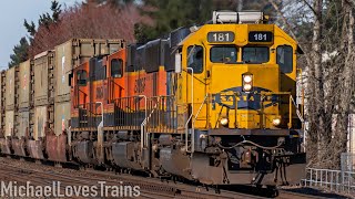BNSF Seattle Sub Train Action - March 2022
Another month done, another month of trains on the Seattle Subdivision. Various BNSF, Amtrak Cascades, and Sounder trains along the BNSF Seattle and Scenic Subdivisions throughout March of 2022.
Notable interest includes the EVEROO Garbage Trains, providing BNSF 181 as power. Nice weather this particular weekend it was running, took the opportunity to have a short chase between Kent and Steilacoom. As always in the Pacific Northwest, nice weather days come far and few in the Winter, so took advantage of some nice weather days to get out. Included as a bonus, are a few shots from the Scenic Sub in Downtown Seattle.
Thanks for watching! | Video and Content by MichaelLovesTrains 2022
Timeline:
Kent: 00:00
Meeker Junction: 01:04
Saltars Point: 02:23
Sunnyside Park: 03:16
Bridge 14: 09:18
Titlow: 10:35
Puyallup: 15:55
Downtown Seattle: 16:50 BNSF Seattle Sub Train Action - March 2022
