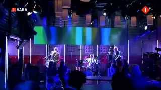 Video thumbnail of "Triggerfinger - Perfect Match (Live in DWDD)"