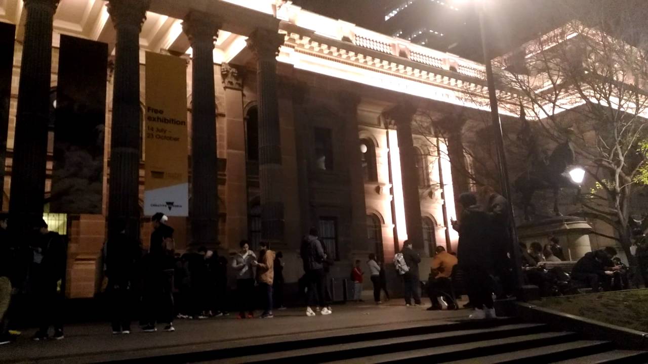 LIVE [Pokemon Go Mania] Midnight in central Melbourne Australia