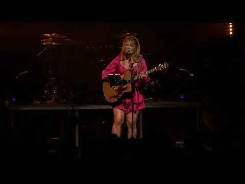 Meadhbh Walsh- Christy Moore Medley (live in Gleneagle INEC Arena Killarney)