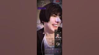 شوف هذا الحلو شفايفه صارن حمر من المص ويه حارث جماره