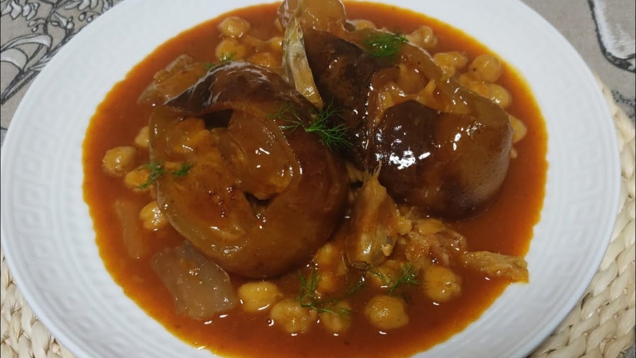 patas de vaca🐂🐂🐂 con garbanzos  al estilo marroqui 🇲🇦🇲🇦🇲🇦🇲🇦 una maravilla de receta 😋😋😋
