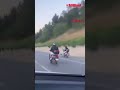 Trafikte pes dedirten görüntü! Motokuryenin tehlikeli yolculuğu kamerada