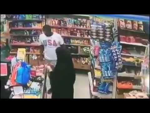 التحرش بفتاة منتقبة في أحد المحال التجارية