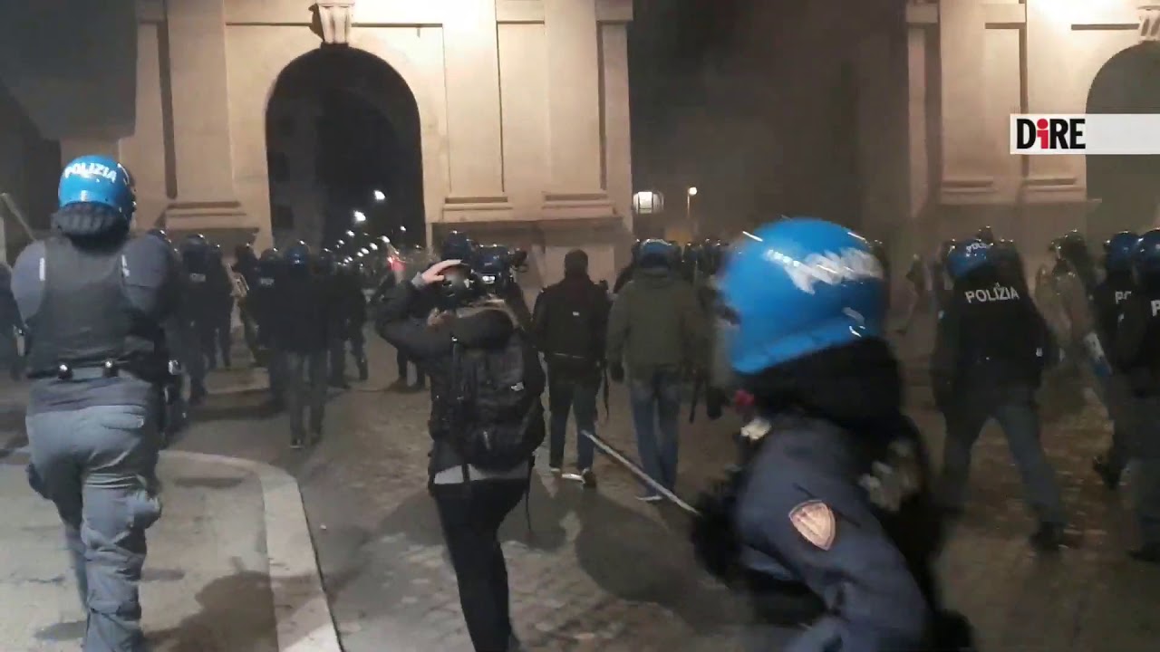 Roma - Guerriglia in piazza del Popolo (25.10.20)