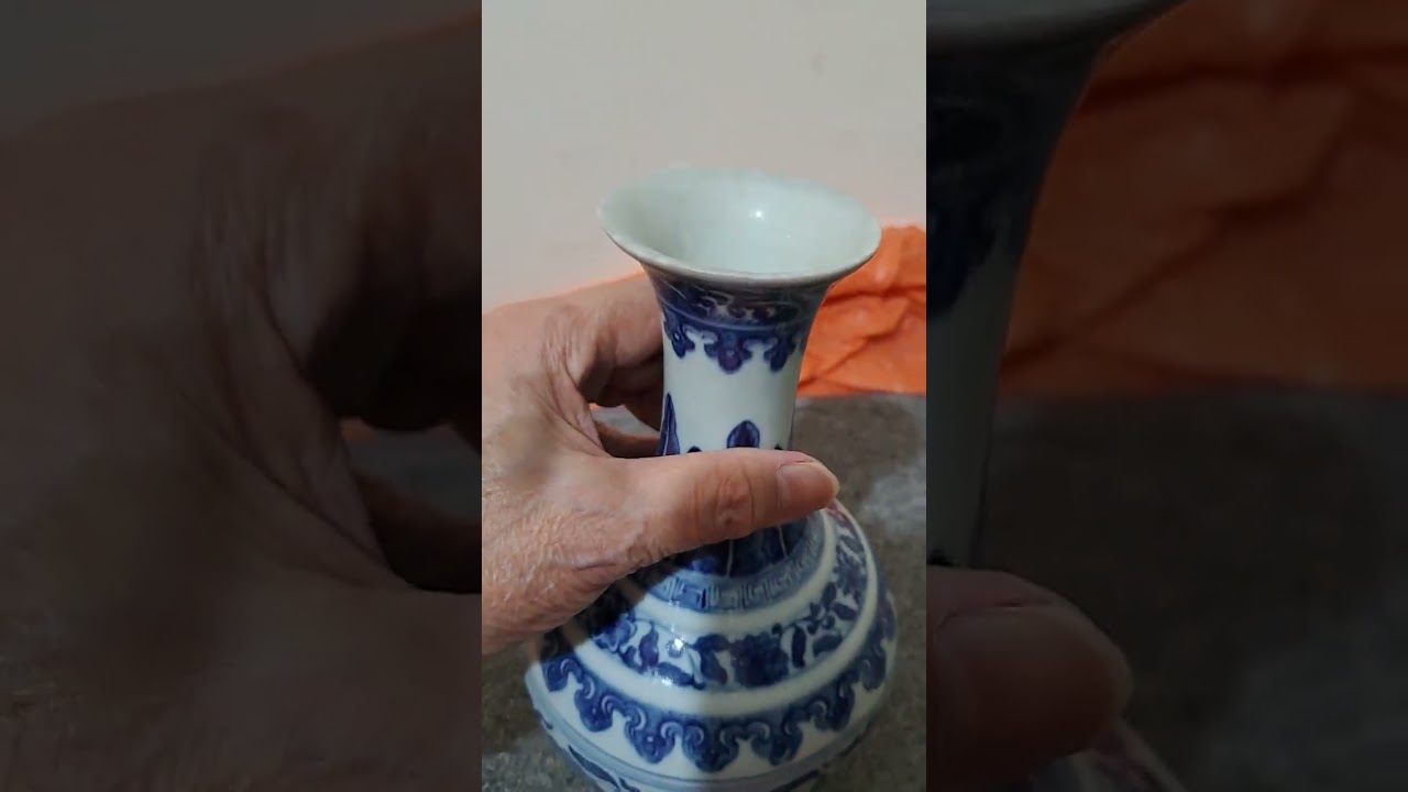 清代雍正青花纏枝花圖小賞瓶（大清雍正年製）款。澳門沐瓷樓- YouTube
