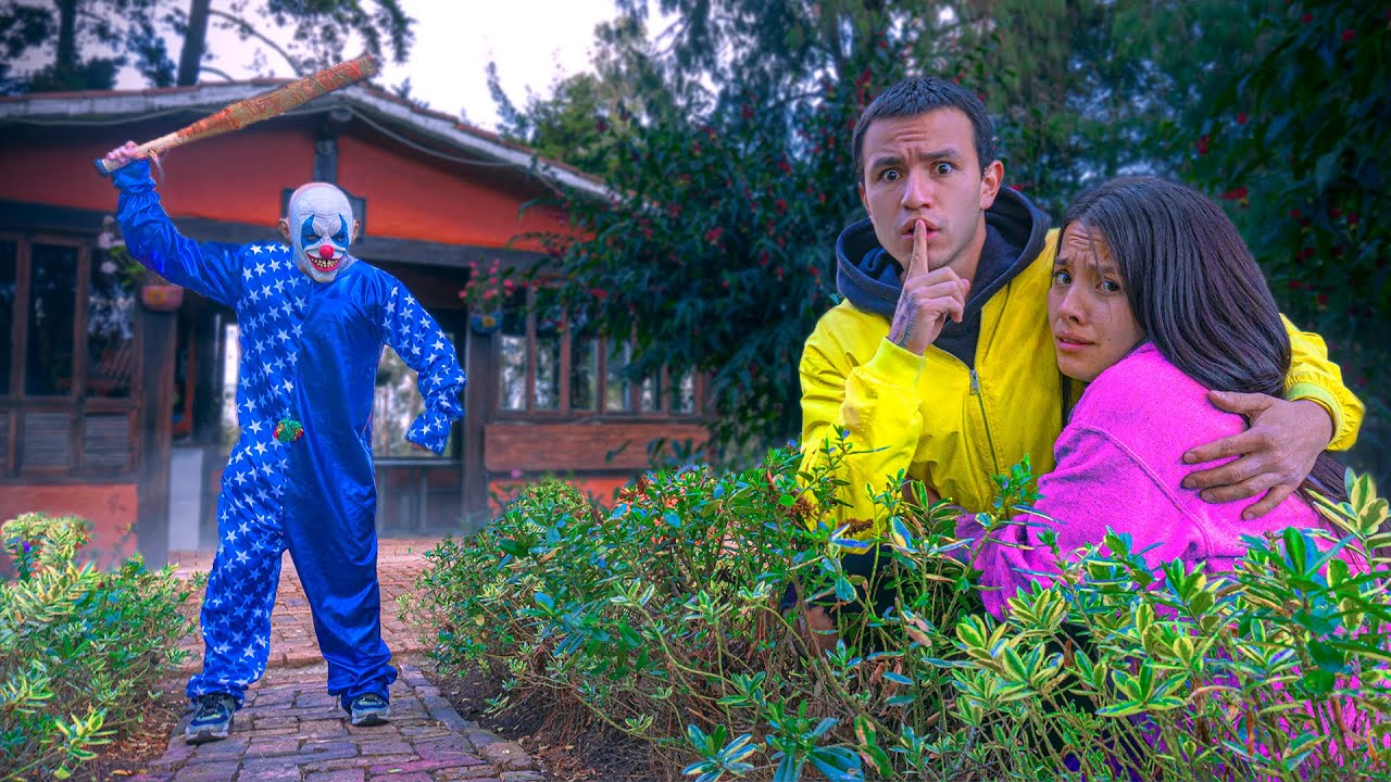 HEMOS LLEGADO A LA CIUDAD DE LOS PAYASOS *¡¡Descubrimos la mansión secreta del Payaso!!